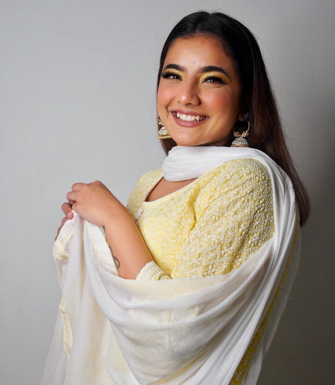 Mrunal Panchal looking very attractive photos| Mrunal Panchal hot and sexy photos