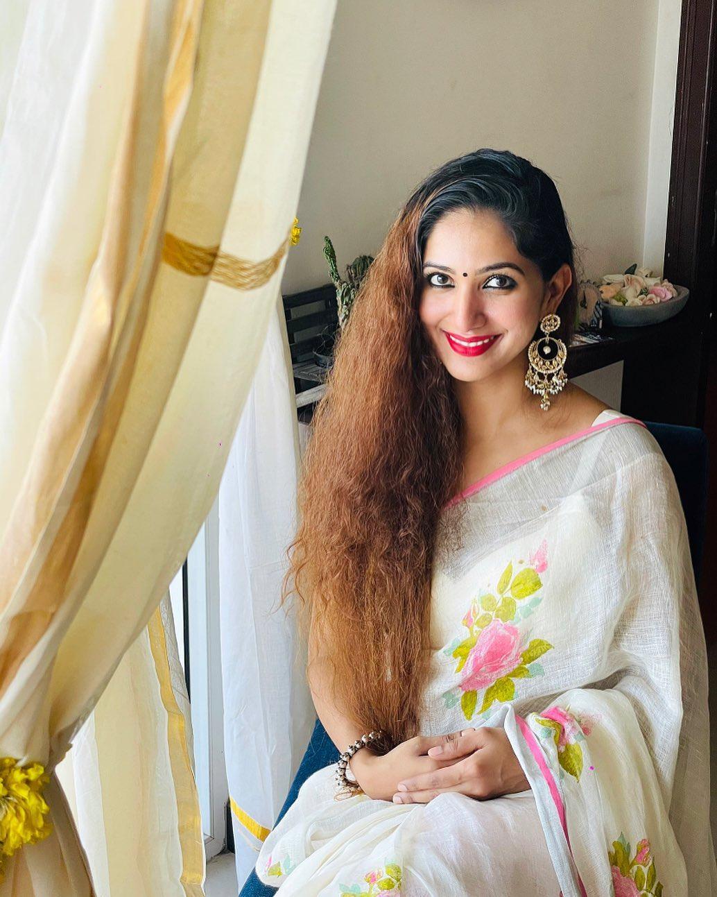 Priya Mohan looking very attractive hot stills | Priya Mohan very glamorous and sexy photos