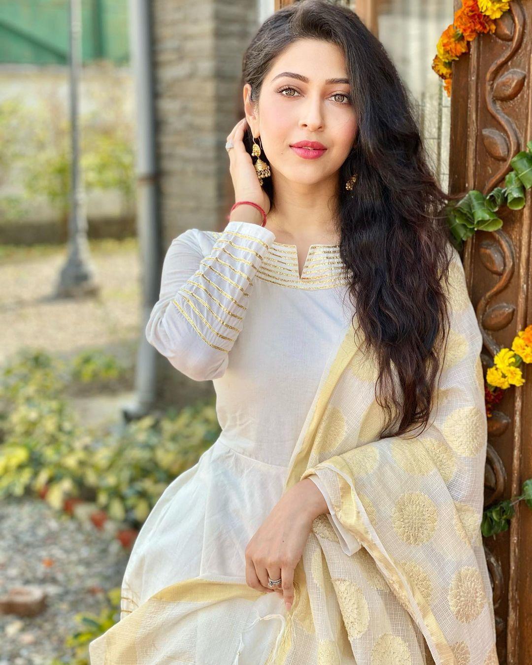 Sonarika Bhadoria looking hot and sexy photos | Sonarika Bhadoria hot and sexy photoshoot