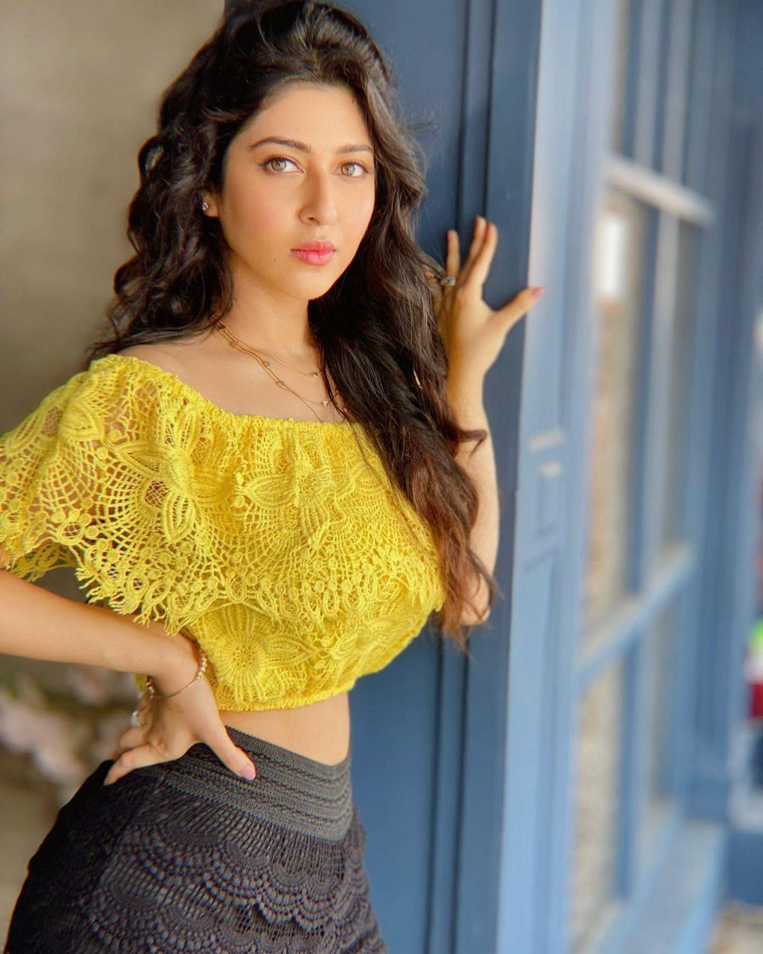 Television serial actress Sonarika Bhadoria | Sonarika Bhadoria looking very hot photos