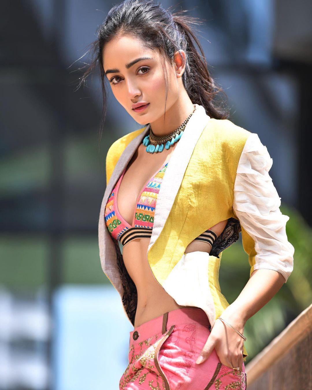 Tridha Choudhury exposing very hot photos | Tridha Choudhury looking very glamorous photos