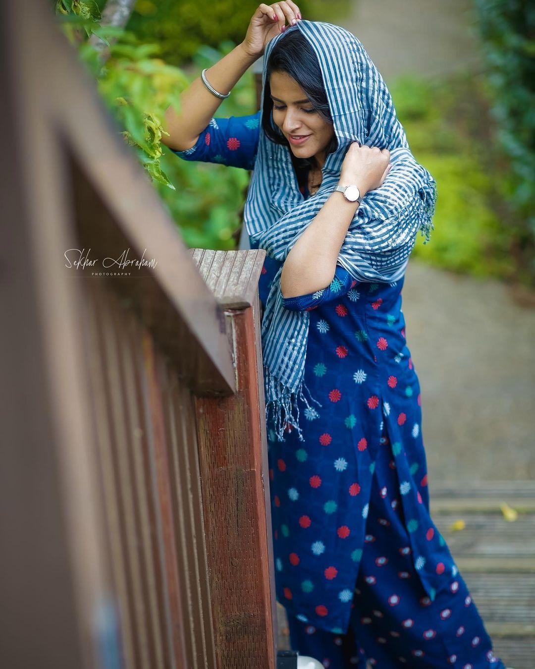 Actress Lintu Rony very exposing hot stills | Lintu Rony very hot and sexy photoshoot