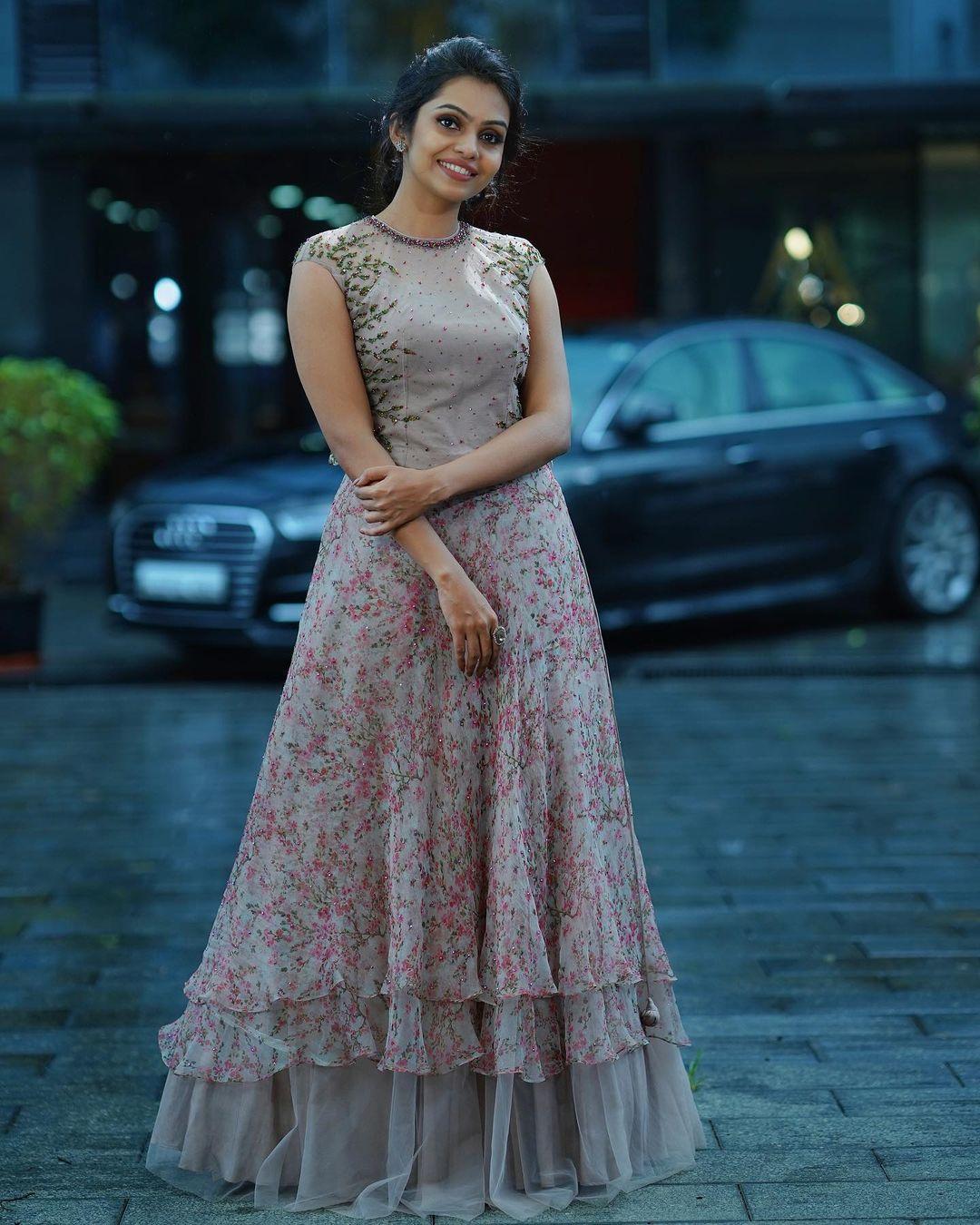 Malayalam actress Tanvi Ram looking hot photos| Tanvi Ram latest hot and sexy photoshoot