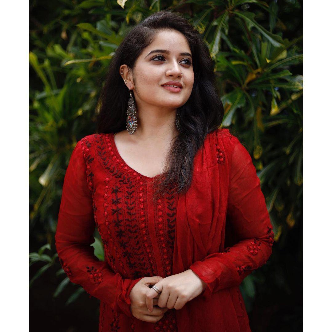Serial actress Shafna nizam hot stills | Beautiful malayalam serial actresses Shafna nizam hot photos