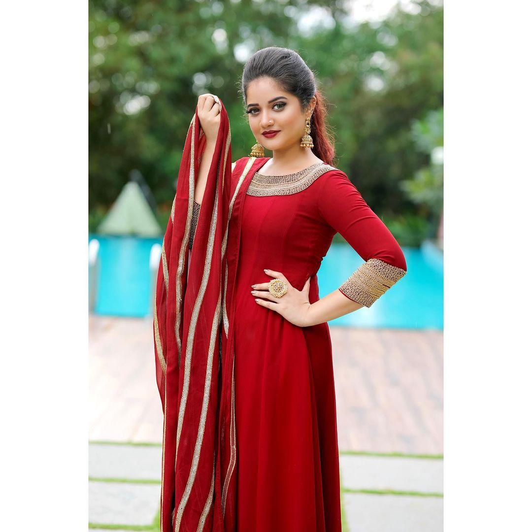 Shafna nizam very attractive sexy stills | Beautiful malayalam serial actresses Shafna nizam hot photos