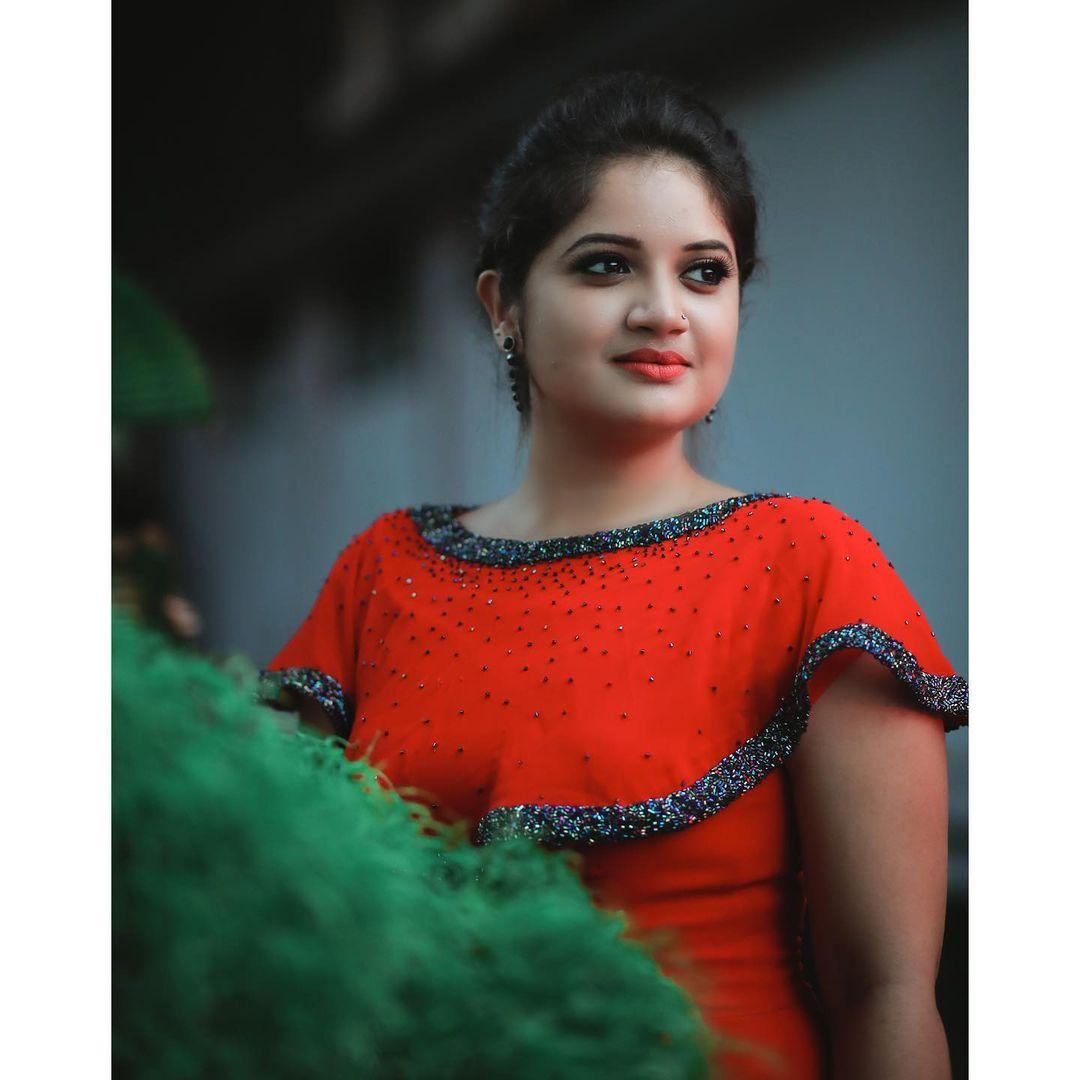 Shafna nizam young serial actress hot stills | Beautiful malayalam serial actresses Shafna nizam hot photos