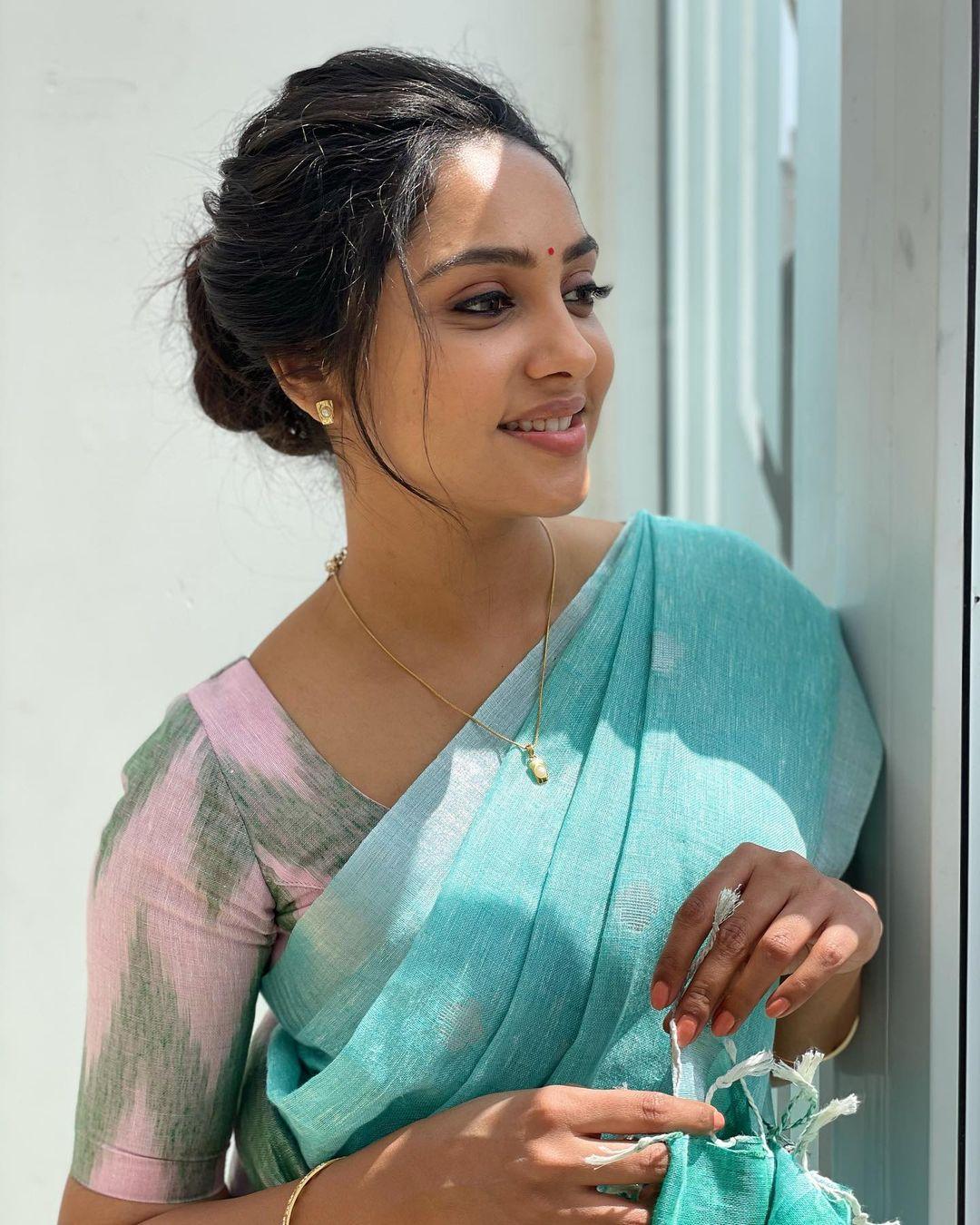 Tamil actress and model Smruthi Venkat beautiful and hot stills | Smruthi Venkat hot and sexy stills