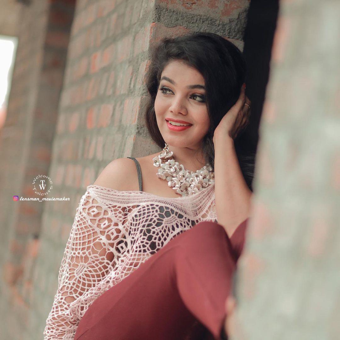Malayalam television actress Haritha nair exposing hot photos gallery