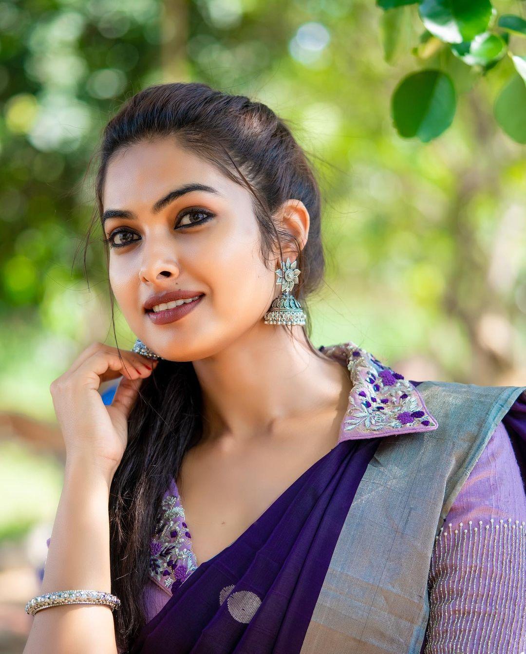South indian actress Divi Vadthya hot in saree |Divi Vadthya hot in saree photos