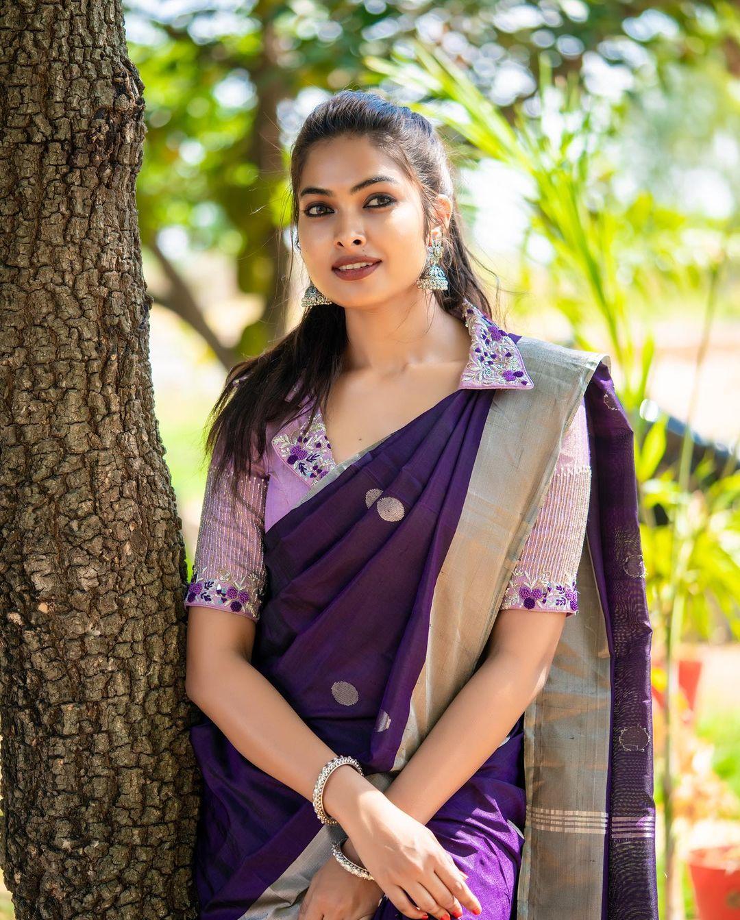 South indian actress Divi Vadthya hot in saree |Divi Vadthya looking very hot stills