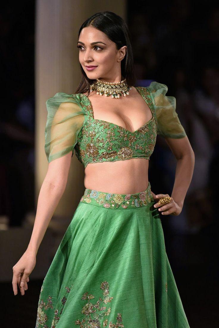 Actress Kiara Advani latest hot and spicy photos| Kiara Advani exposing hot cute photos