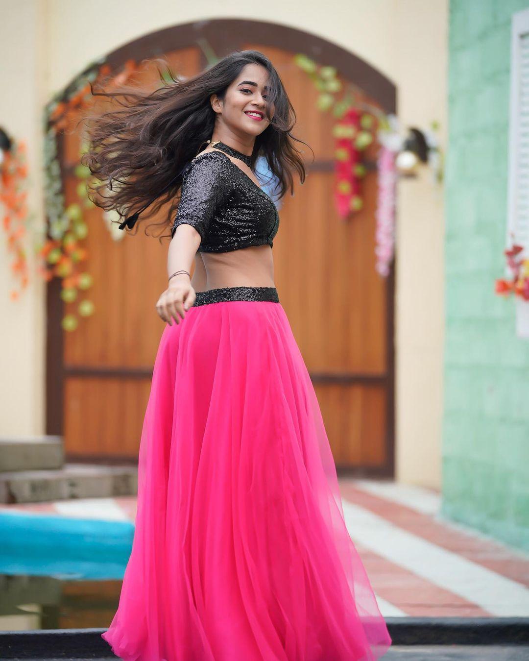 Actress Deepthi Sunaina latest hot photos|Deepthi Sunaina latest hot and sexy photoshoot