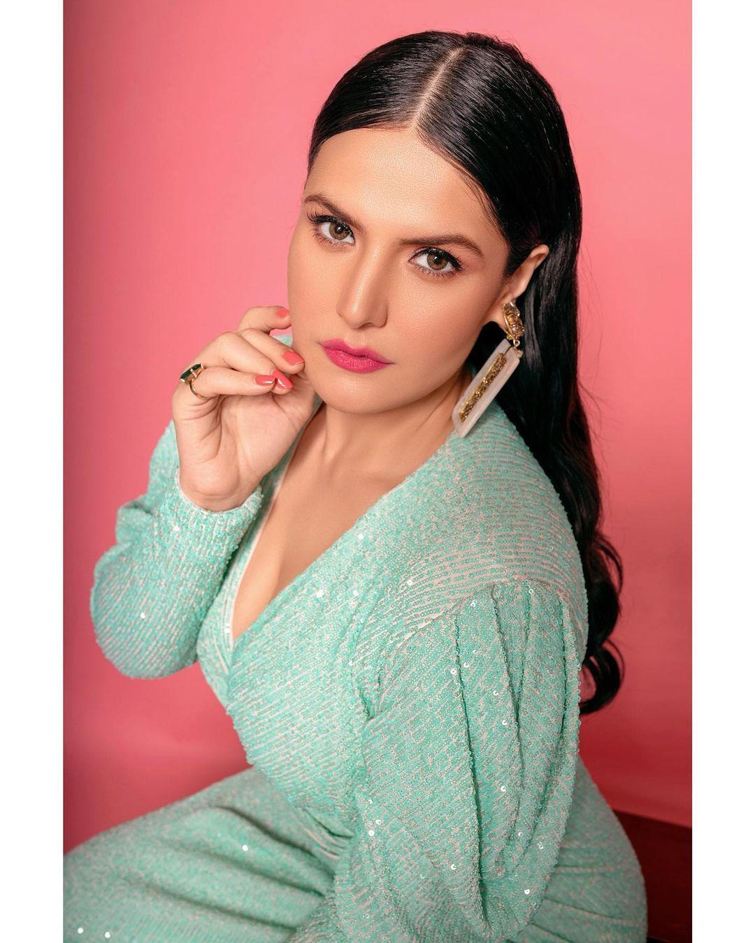 Bollywood glamorous sexy photos | Zareen Khan beautiful and sexy photoshoot