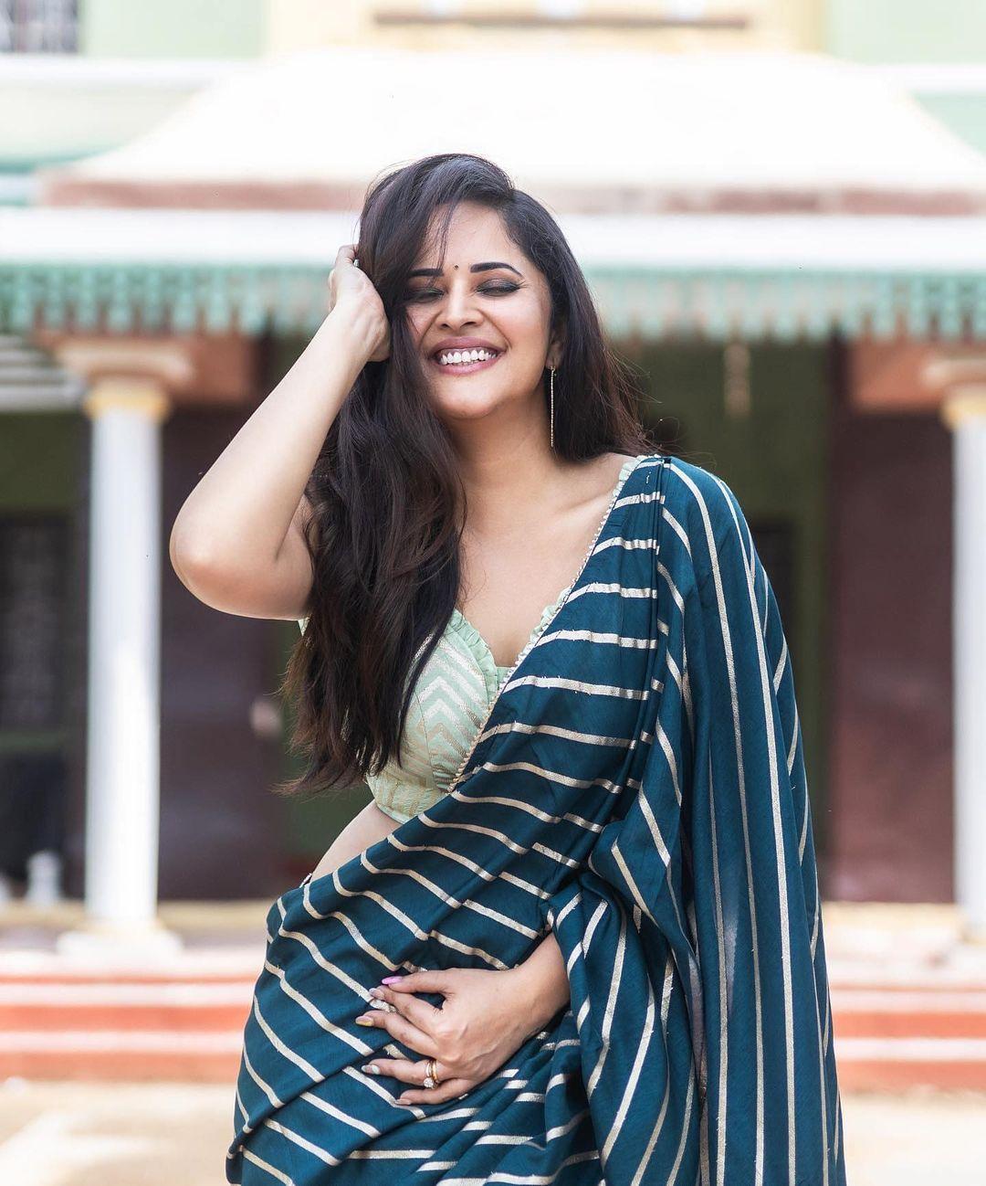 In saree exposing hot photos | Anasuya Bharadwaj very glamorous and cute stills