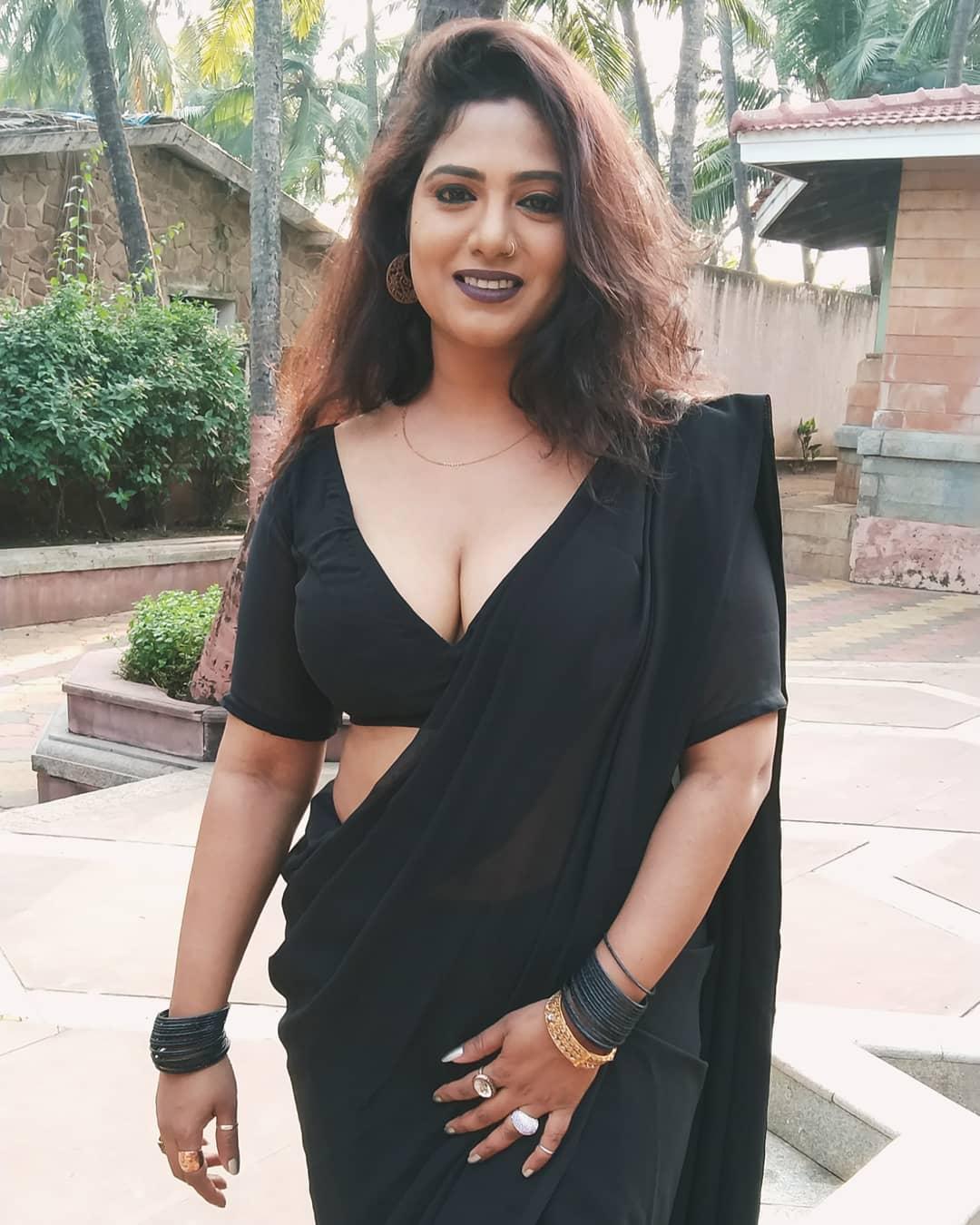 Desi actress hot photos |Kavita Radheshyam looking very attractive hot stills