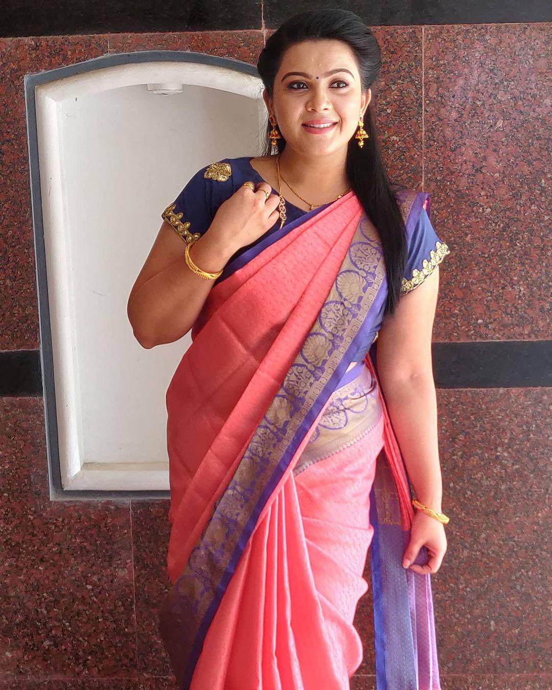 In saree hot actress | Shwetha Bandekar latest hot photos gallery