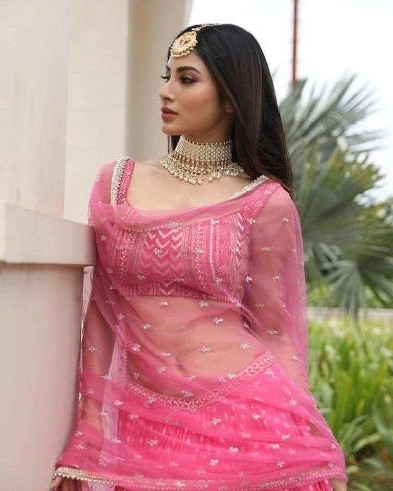 Bridal design dress photos | mouni roy latest hot and spicy photos