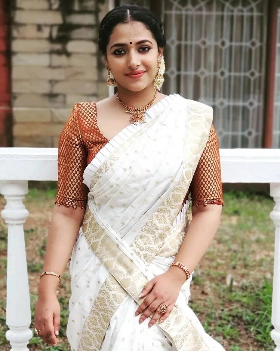 Malayalam actress in set saree | Anu Sithara beautiful and hot stills