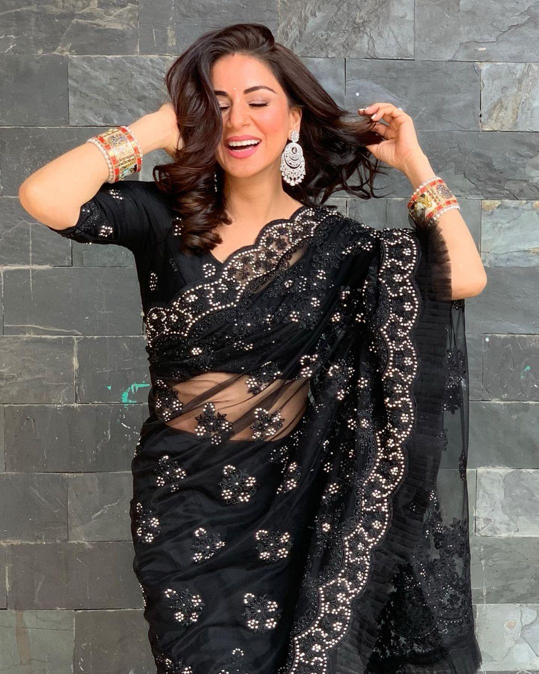 Black transparent saree hot photos | Shraddha Arya looking very glamorous photos