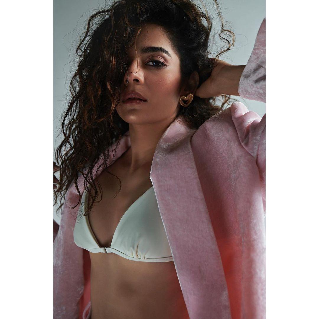 Mithila Palkar exposing cleavage photos gallery | Mithila Palkar hot and sexy stills