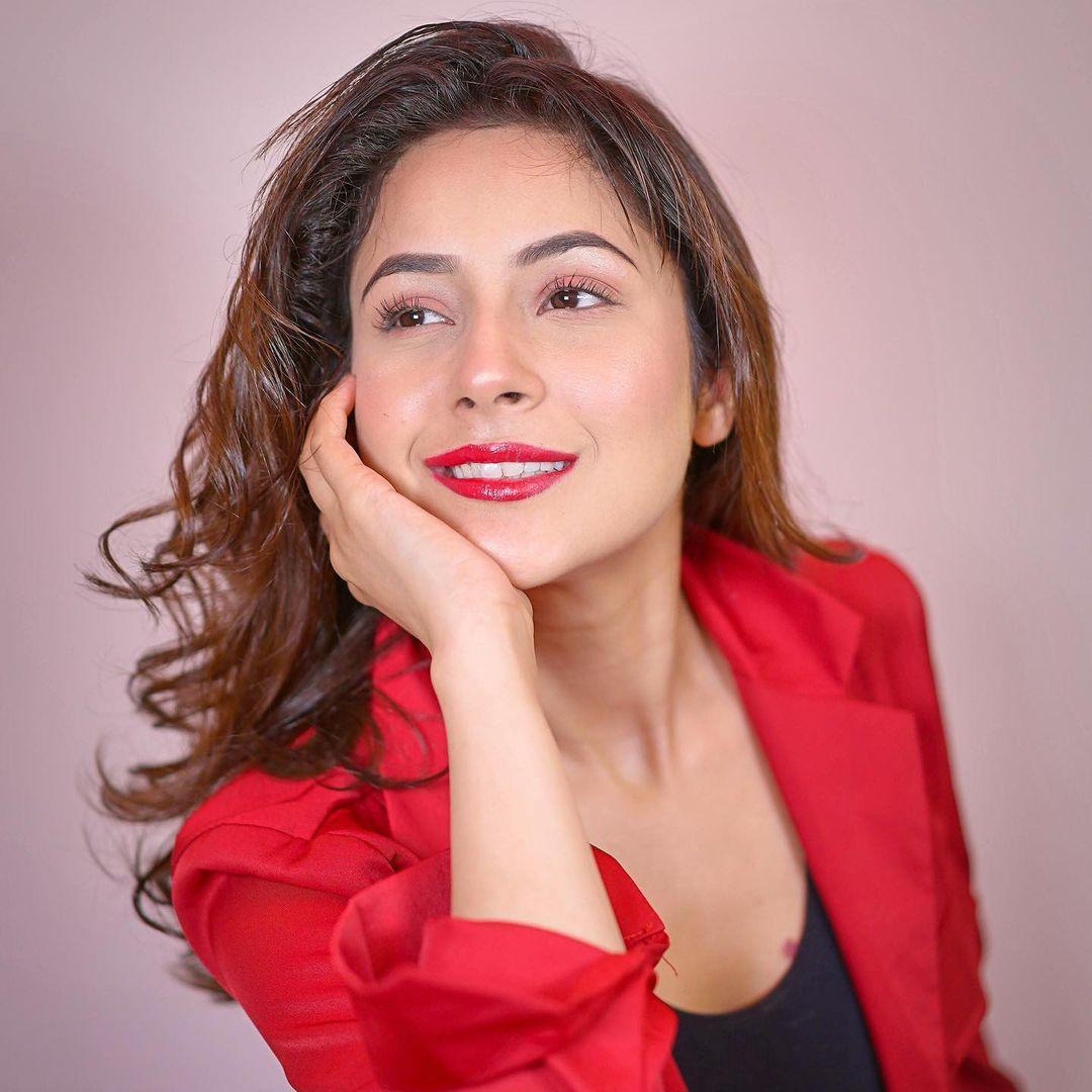 Shehnaaz Gill in red dress hot stills | Shehnaaz Kaur Gill beautiful and cute photos