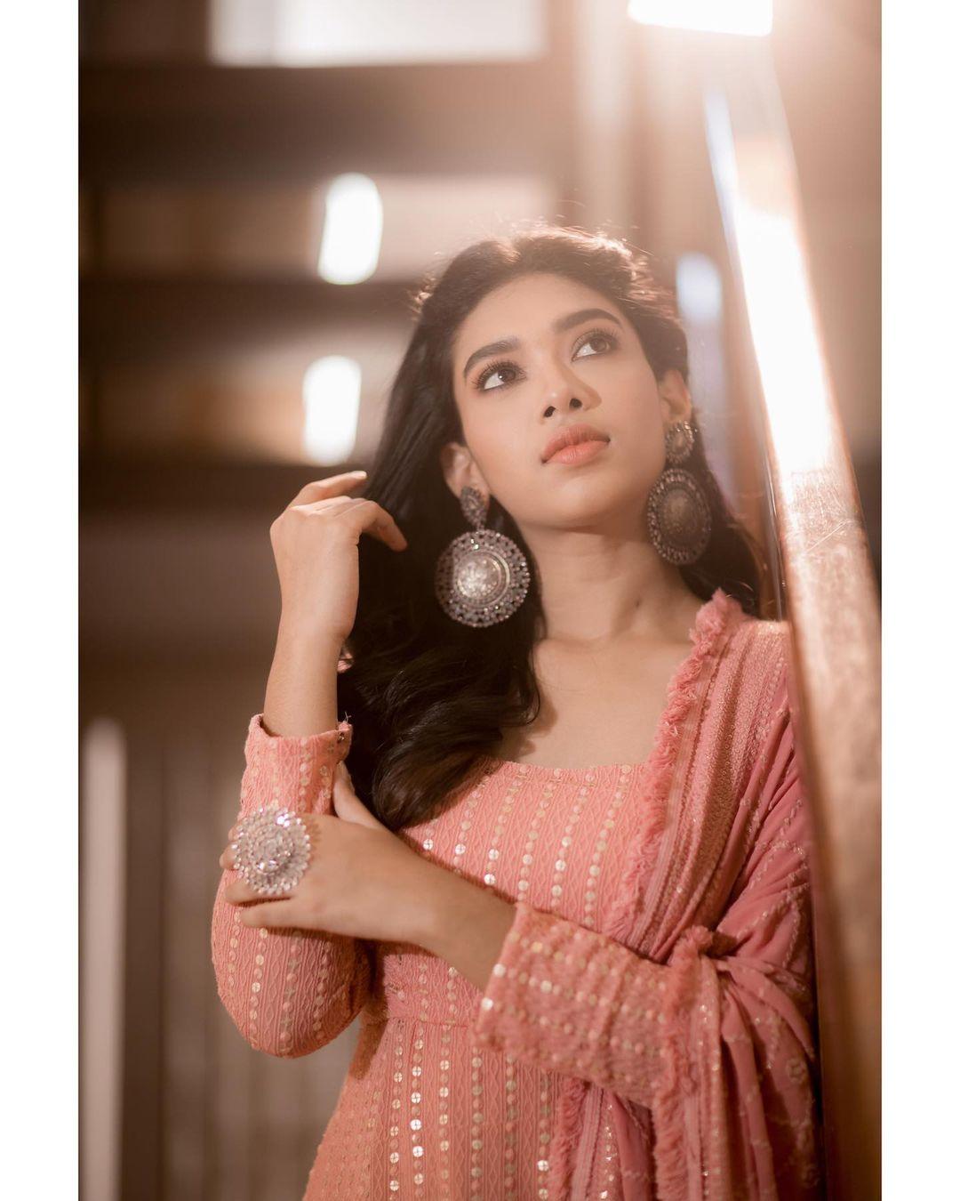 Tamil actress Dushara Vijayan hot photos | Desi actress Dushara Vijayan latest photoshoot