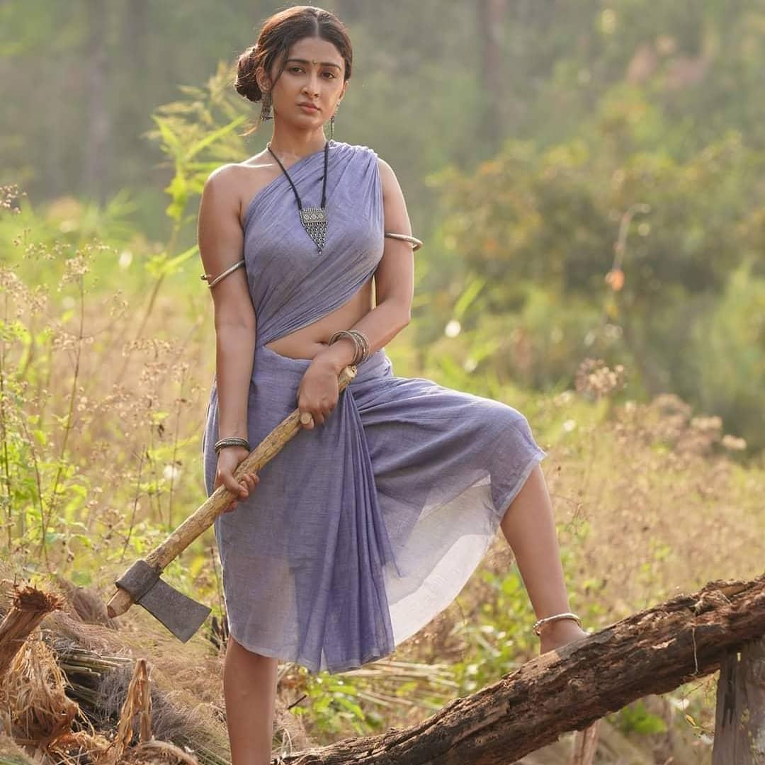 Glamorous and sexy actress Farnaz shetty photos | Farnaz shetty exposing hot and sexy stills
