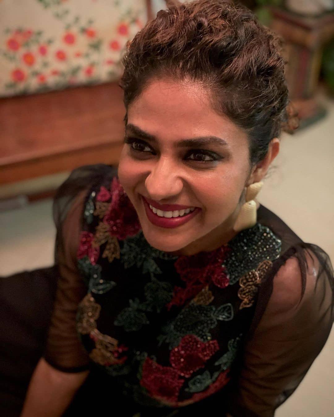 Malayalam actress hot photos | Poornima indrajith exposing hot and sexy stills