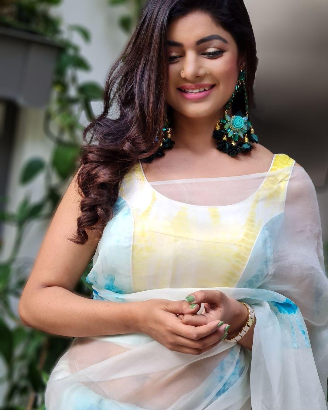 Transparent saree hot photos | Sohana Saba beautiful and cute photos gallery