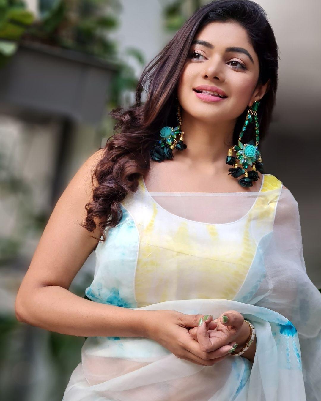 Transparent saree hot photos | Sohana Saba beautiful and sexy photoshoot