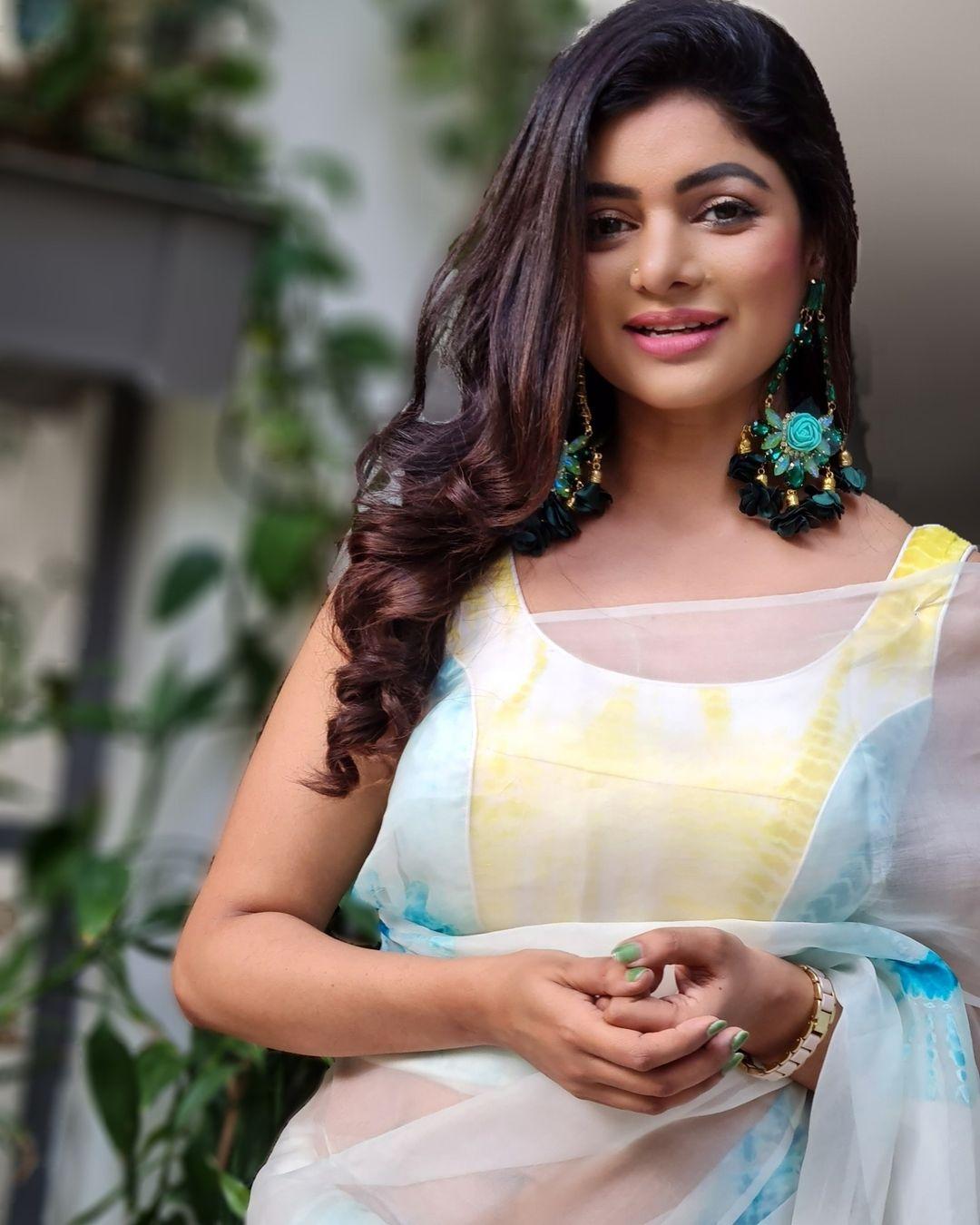 Transparent saree hot photos | Sohana Saba looking very glamorous and sexy photos