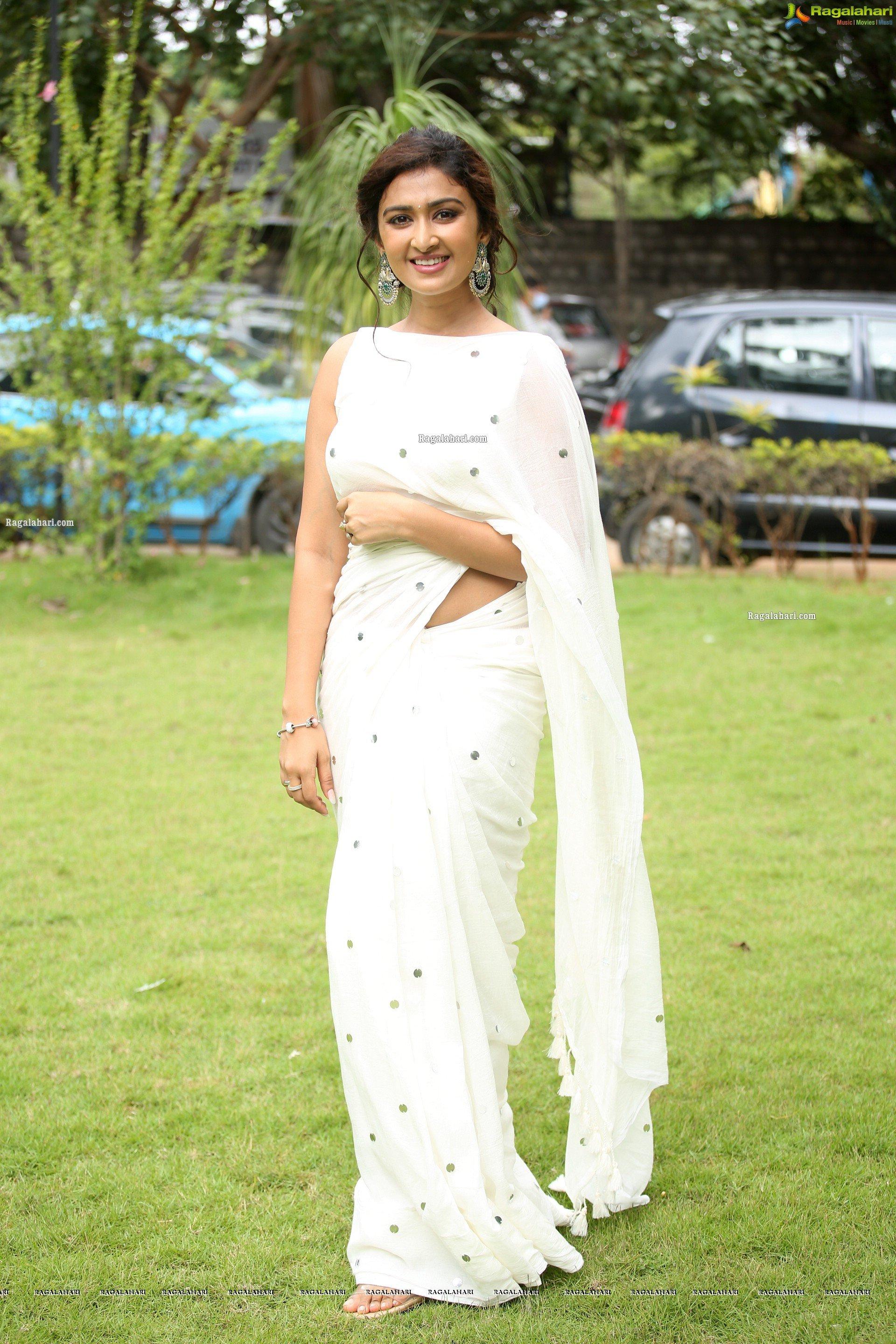 White Saree hot photos | farnaz shetty beautiful and glamorous photoshoot in saree