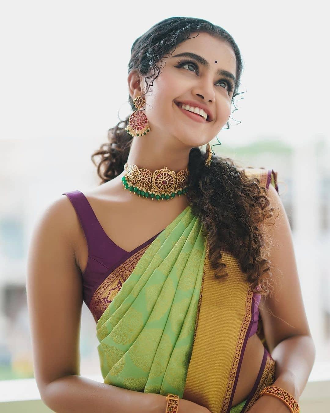 Anupama Parameswaran in Saree hot photos | Anupama Parameswaran beautiful and cute photos gallery