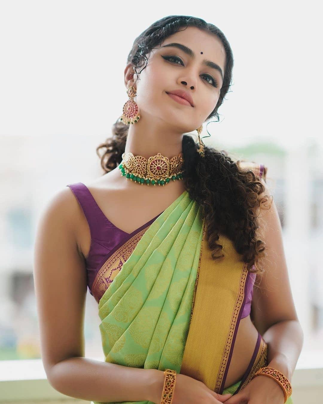 Anupama Parameswaran in Saree hot photos | South indian actress Anupama Parameswaran latest sexy hot photos