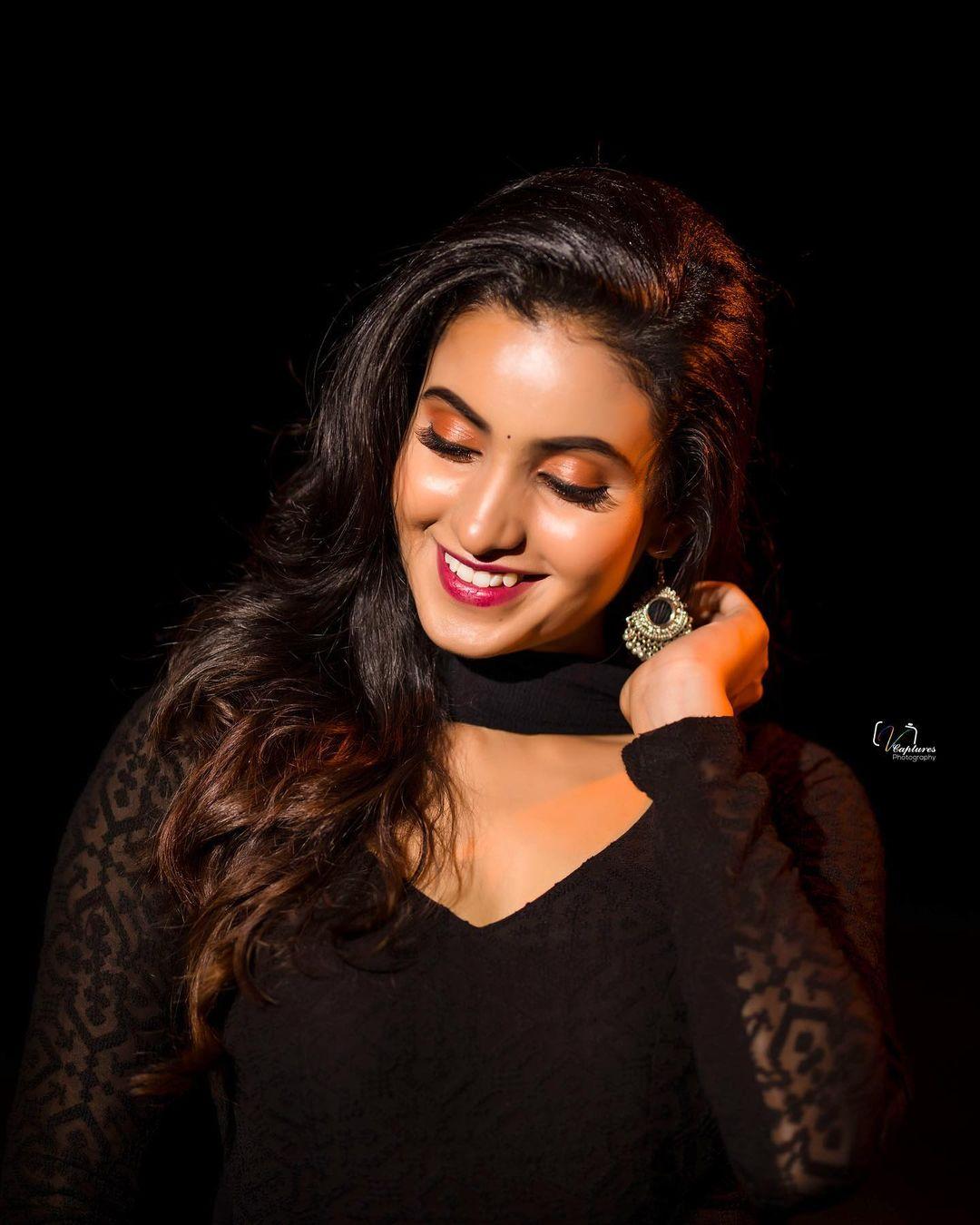 Deepika Pilli in black dress hot photos | Deepika Pilli exposing hot photos gallery