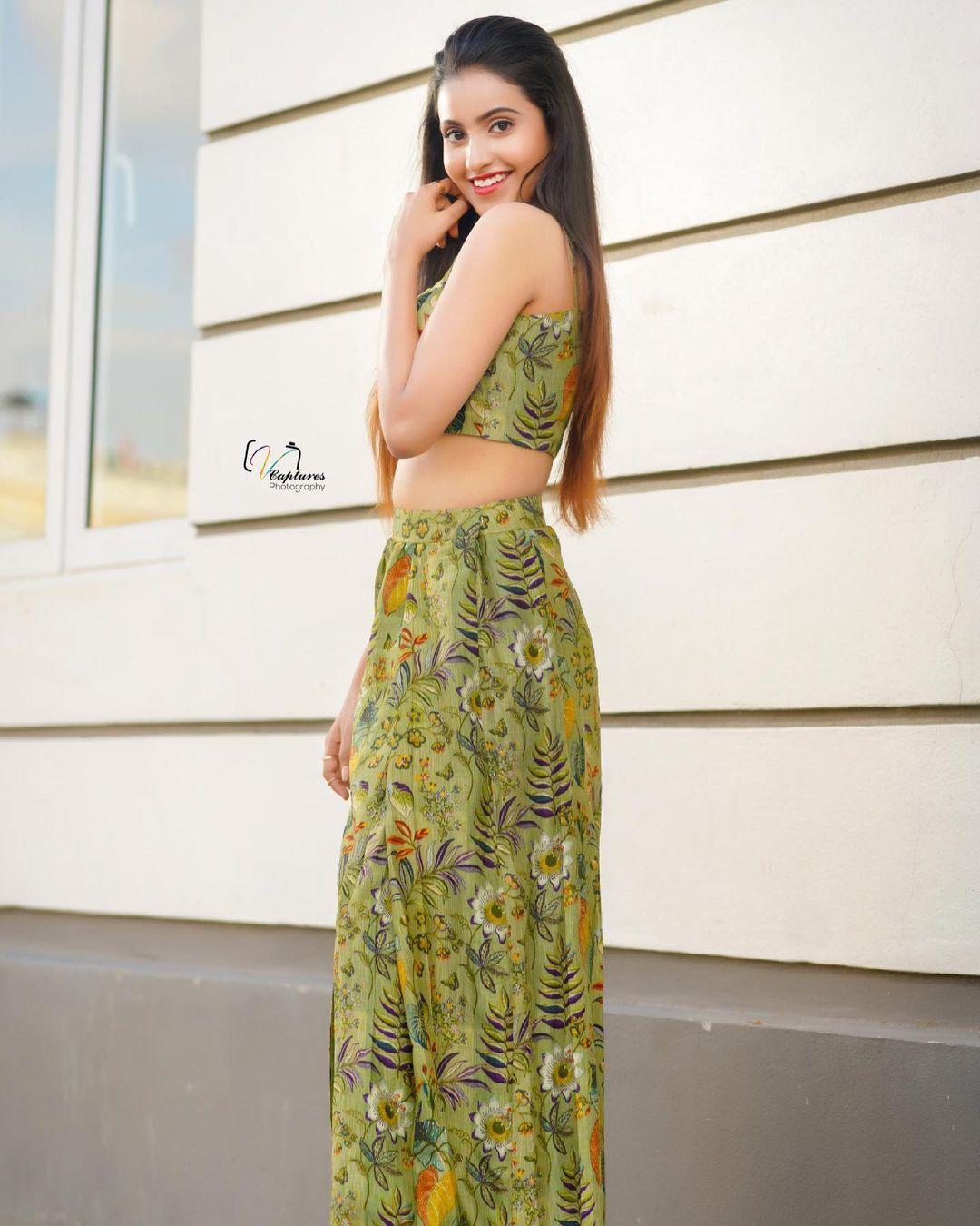 Latest fashion trends | Deepika Pill latest hot and sexy photoshoot