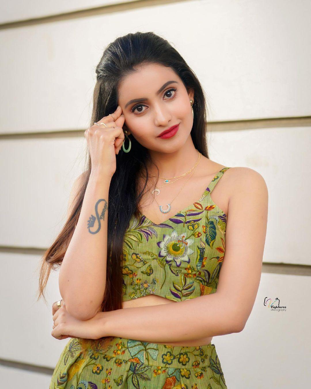 Latest fashion trends | Deepika Pill very beautiful and sexy photoshoot