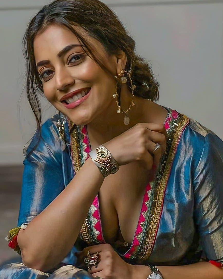 Nisha Aggarwal showing cleavage hot photos | Nisha Aggarwal looking very glamorous pictures