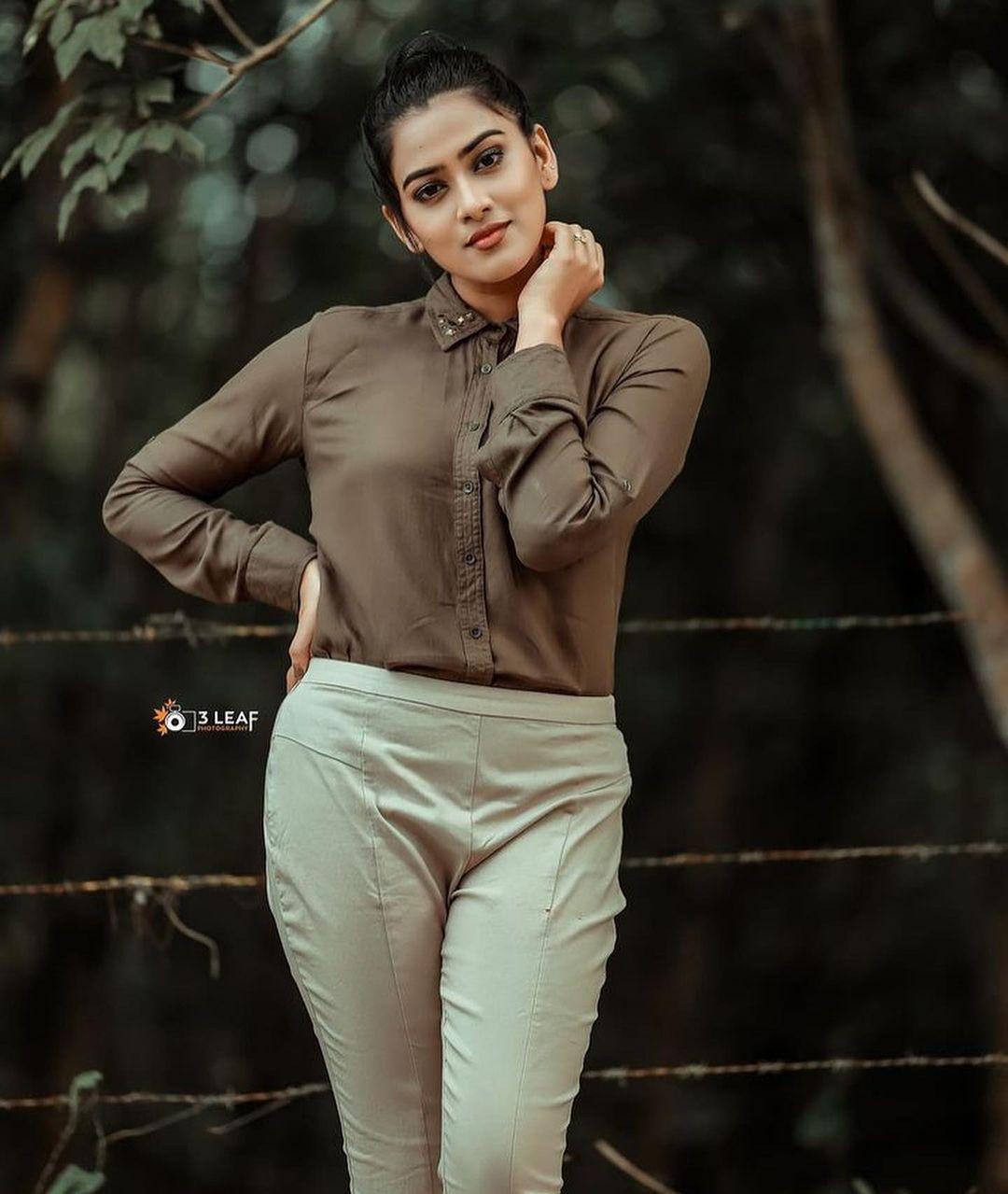 South Indian actress hot photos | Dayyana Hameed exposing latest hot photos
