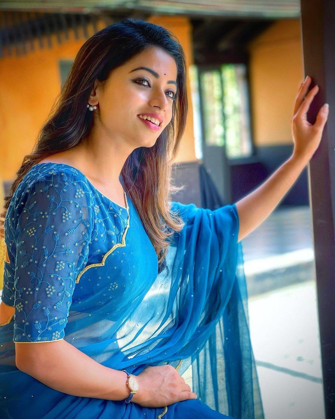 Navya Swamy in saree exclusive hot photos gallery | Navya Swamy looking very glamorous and cute photos