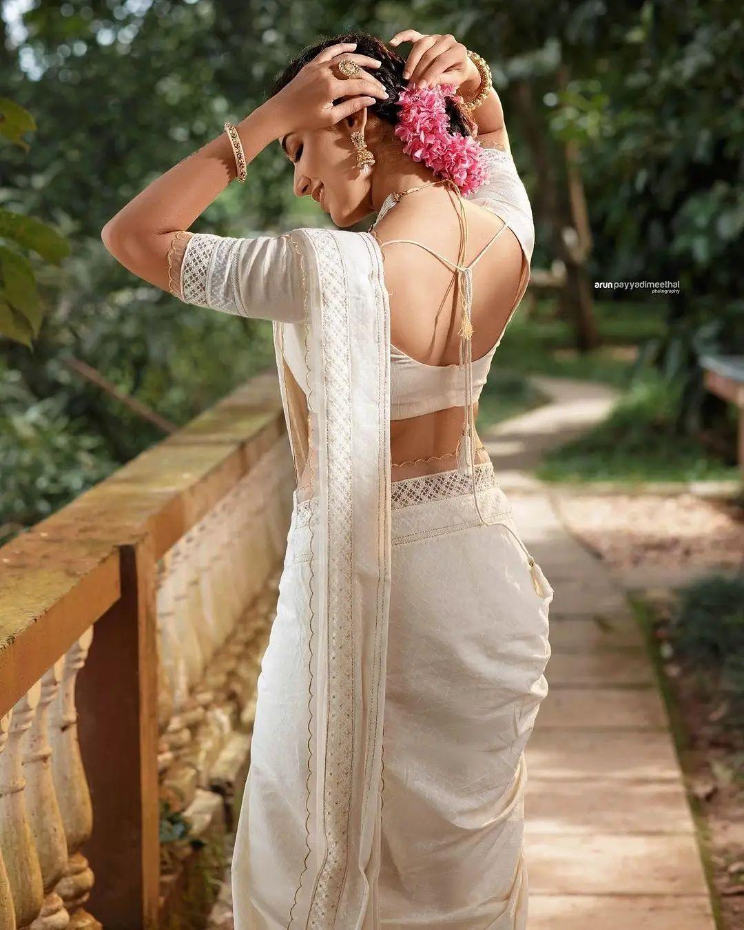 Anju Kurian in kerala set Saree hot photos | beautiful and cute photos gallery