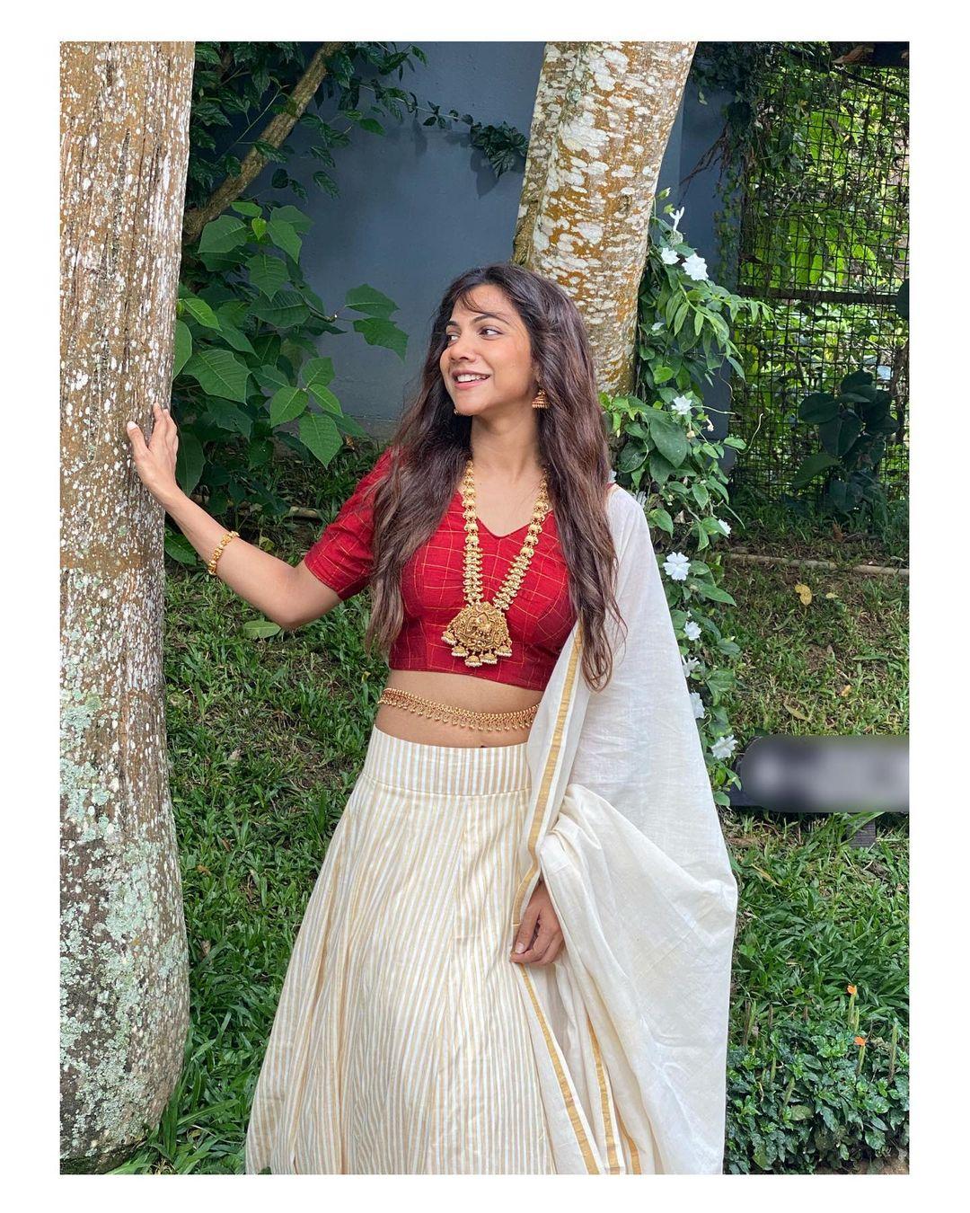 Madonna Sebastian in half saree hot photos | sexy hot photos gallery