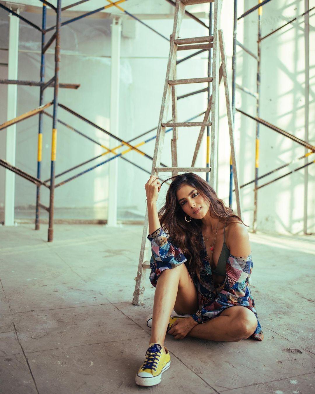 Malavika Mohanan in bikini hot photos | Malavika Mohanan latest hot and sexy photoshoot