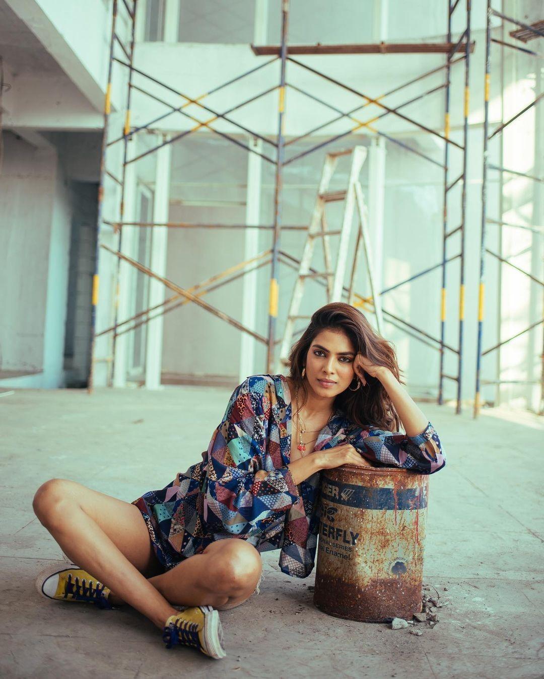 Malavika Mohanan in bikini hot photos | Malavika Mohanan looking very attractive and hot photos