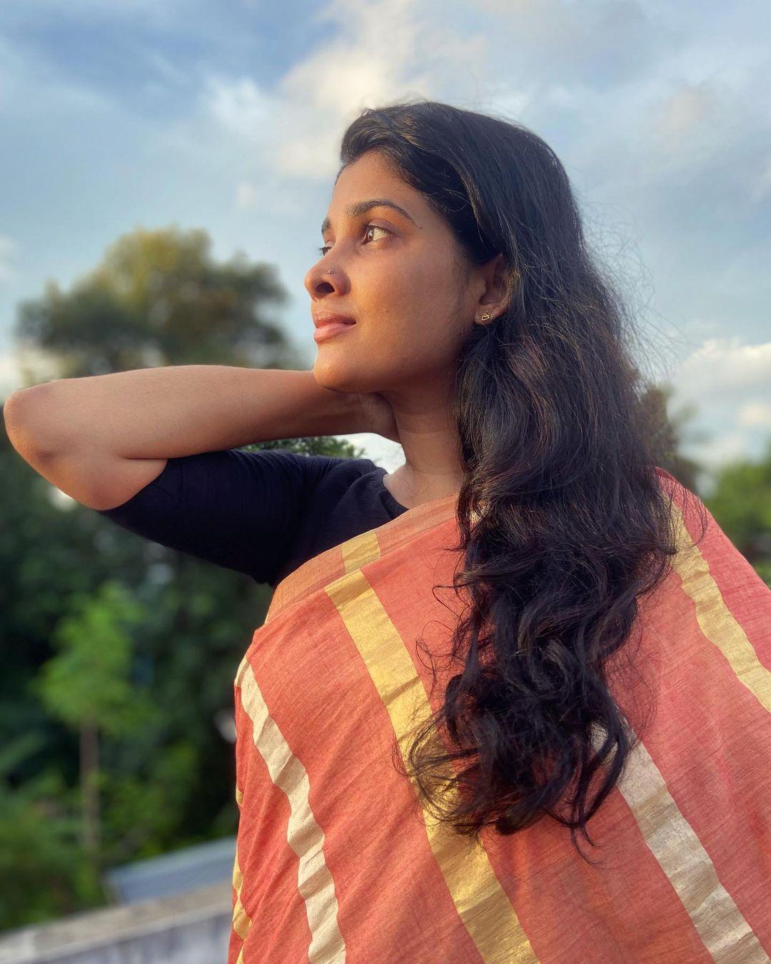 Malayalam actress Divya Prabha in saree hot photos | Divya Prabha latest hot and sexy stills
