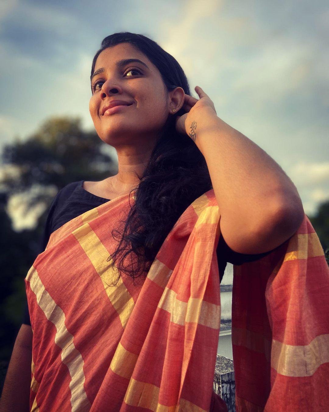 Malayalam actress Divya Prabha in saree hot photos | Divya Prabha very attractive and hot photos