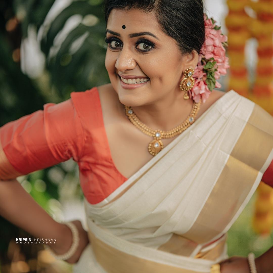 Onam special saree hot photos gallery | Sarayu Mohan latest hot and sexy photoshoot
