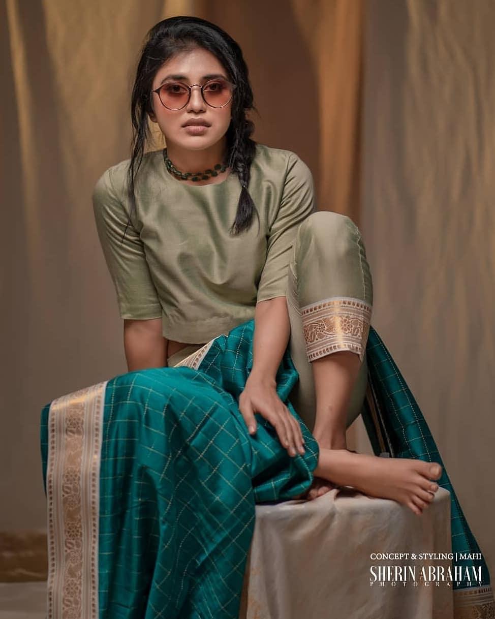 Actress Nandini Nair latest hot photos gallery| South indian actress Nandini Nair latest new fashion photos