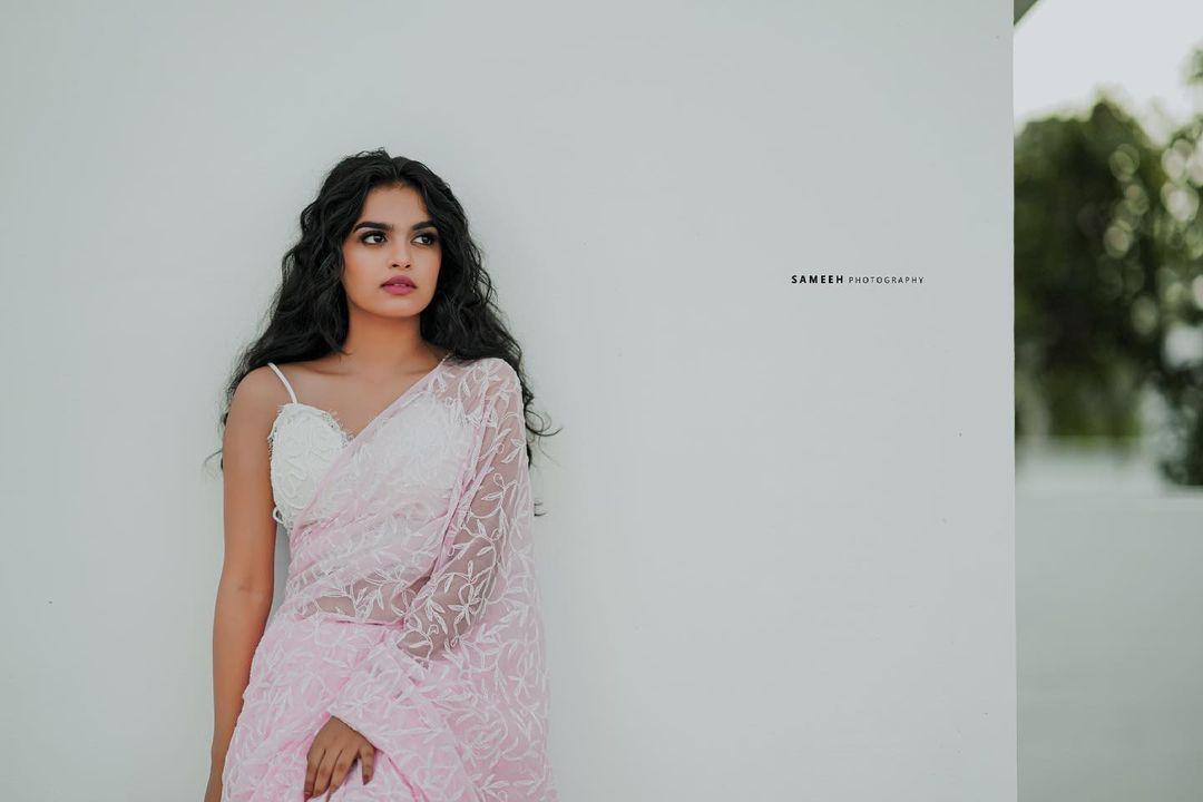 Gopika ramesh very glamorous and sexy photoshoot | Gopika ramesh in transparent saree hot photos