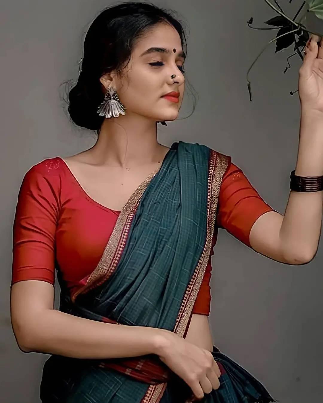 Anaswara Rajan in saree hot photos | Anaswara Rajan very glamorous and sexy photoshoot